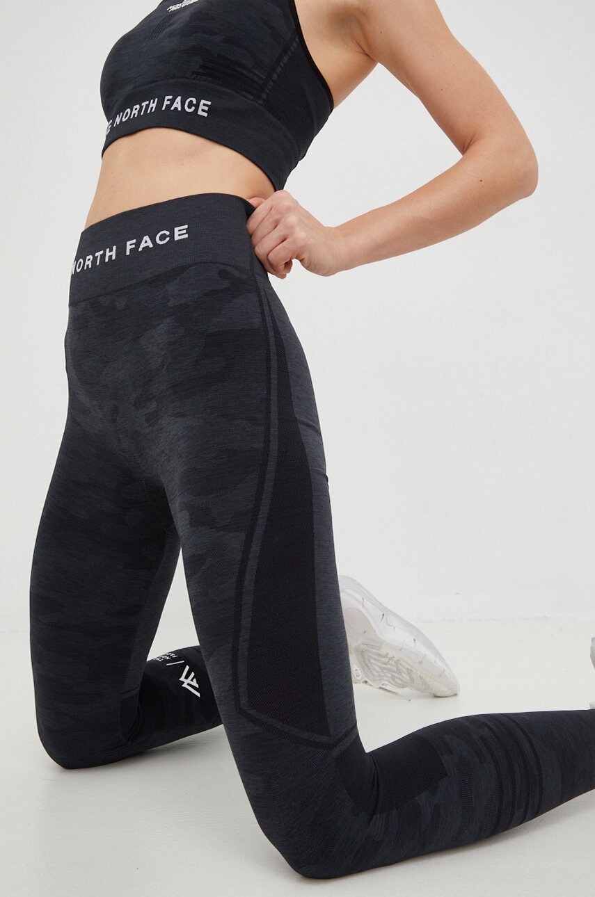 

Спортен клин The North Face Mountain Athletics в черно с десен, Черен