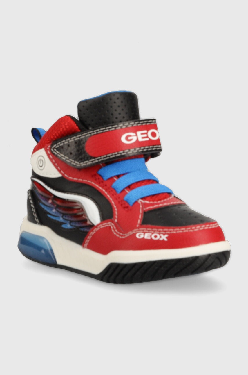 

Дитячі кросівки Geox колір червоний