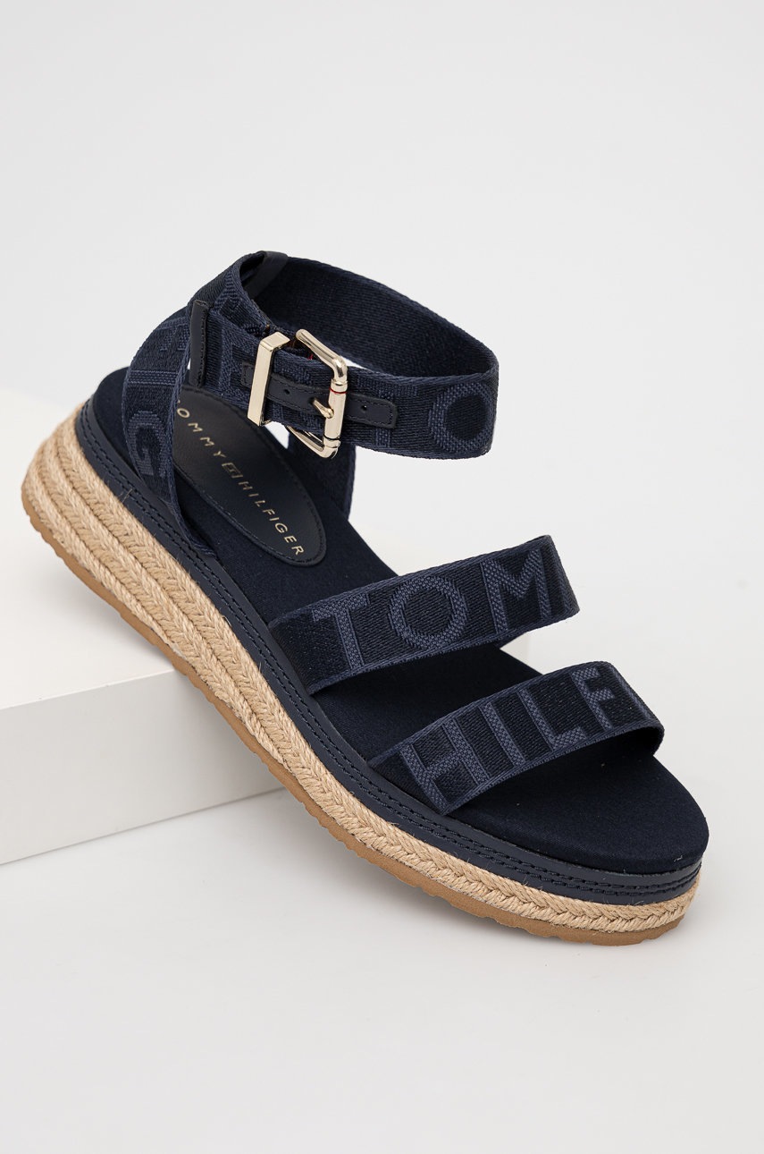 

Сандалии Tommy Hilfiger Tommy Webbing женские цвет синий на платформе