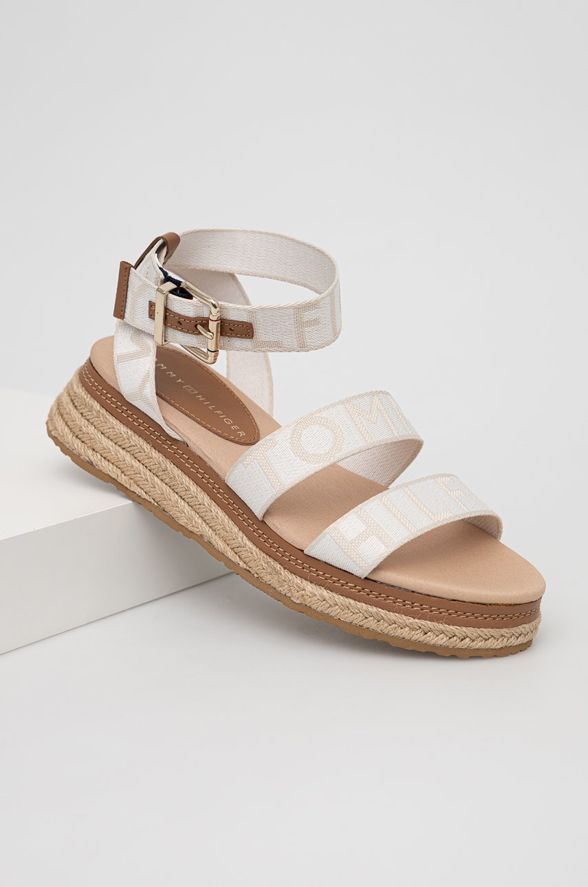 

Сандалии Tommy Hilfiger Tommy Webbing женские цвет белый на платформе