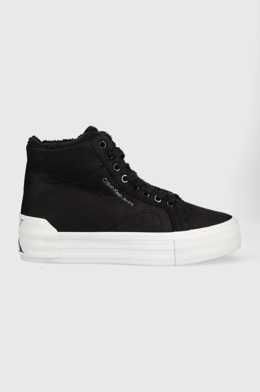 

Велурени маратонки Calvin Klein Jeans Vulc Flatform Bold Mid в черно, Черен