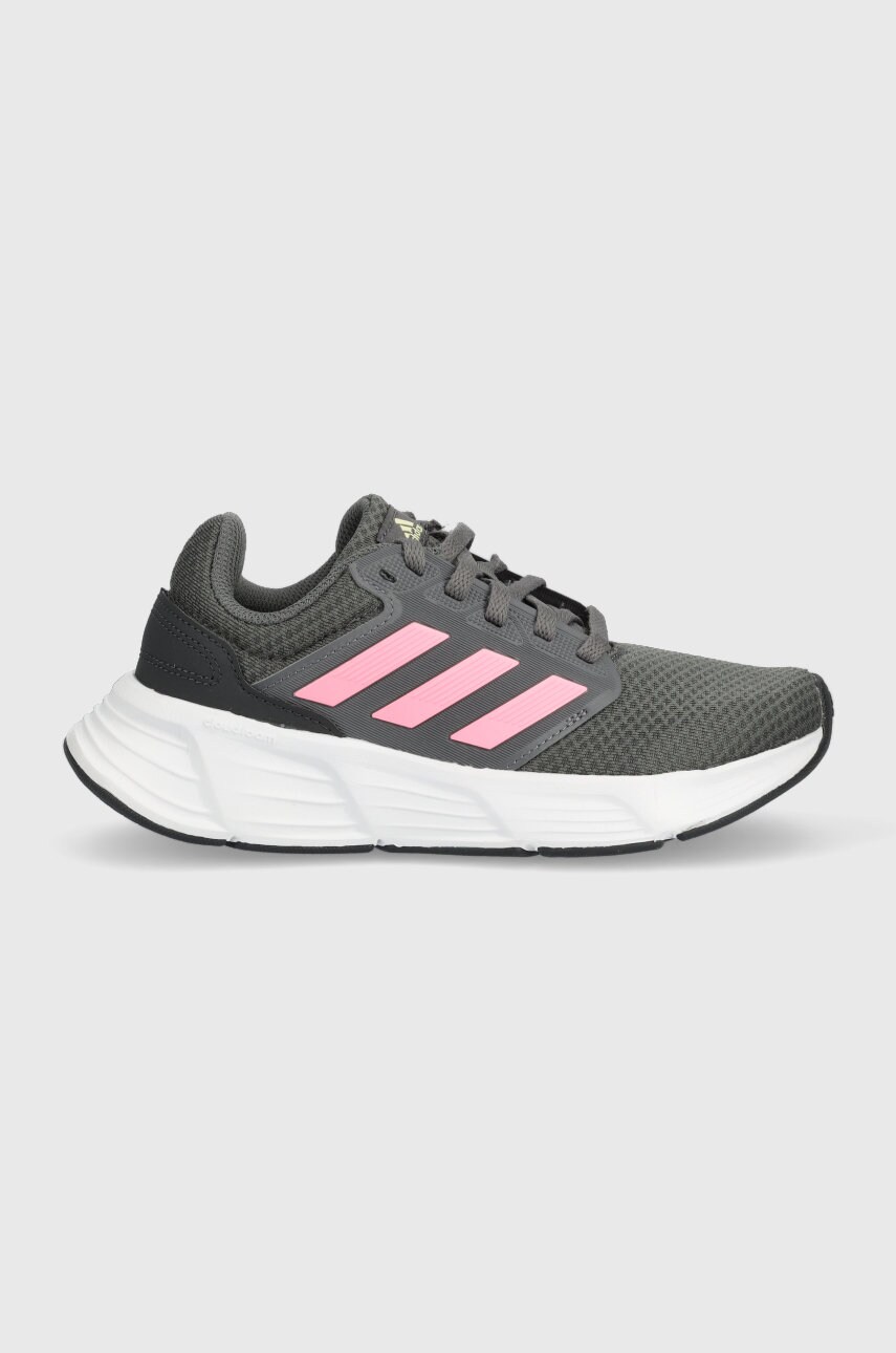 

Маратонки adidas Galaxy 6 в сиво, Сив