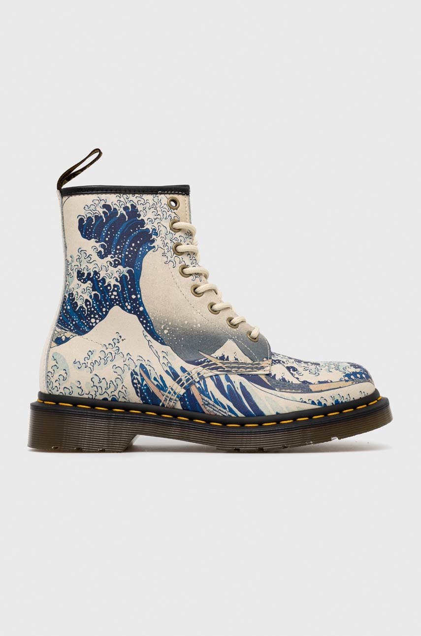 

Кожени кубинки Dr. Martens 1460 The Met в бежово с равна подметка, Бежов