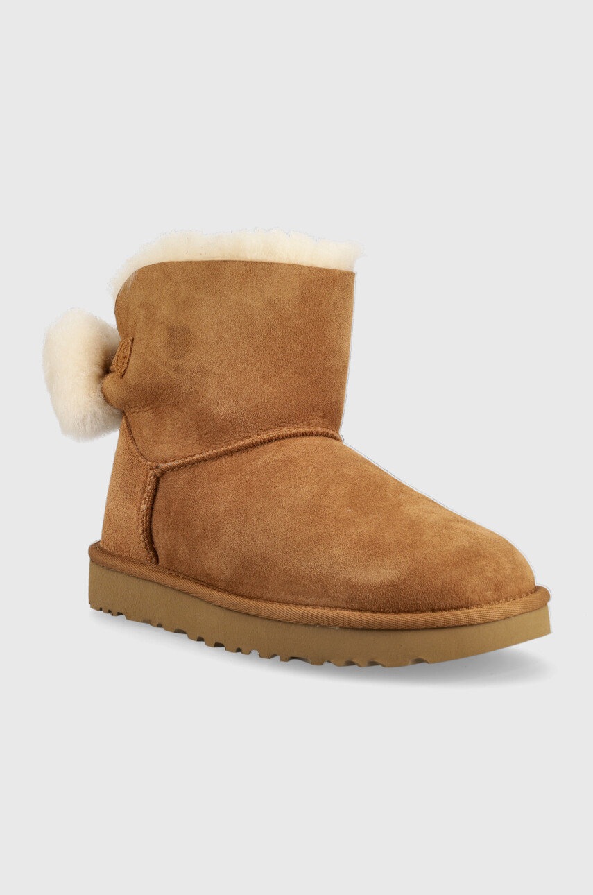 

Кожаные сапоги UGG W Mini Bailey Fuzzy Bow цвет коричневый