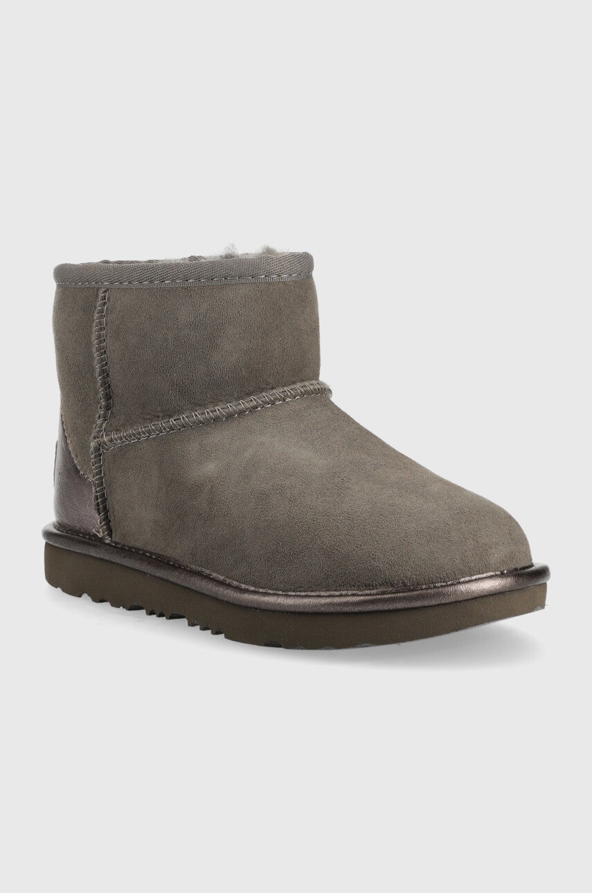 

Дитячі замшеві чоботи UGG Classic Mini Shine колір сірий