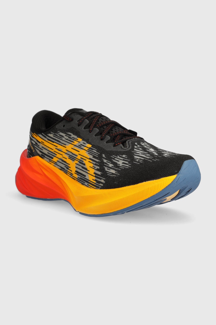 

Бігові кросівки Asics Novablast 3 колір чорний