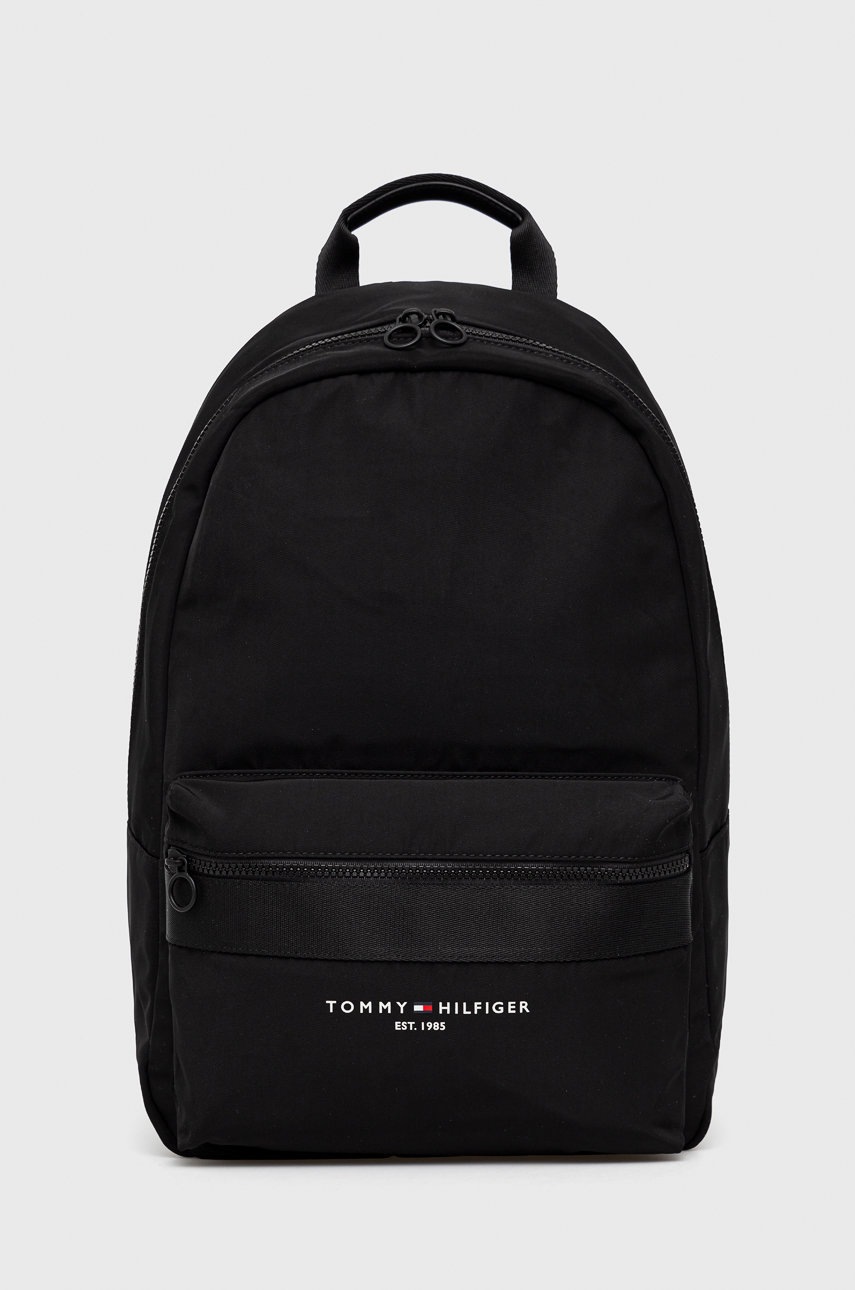 

Раница Tommy Hilfiger в черно голям размер с изчистен дизайн, Черен