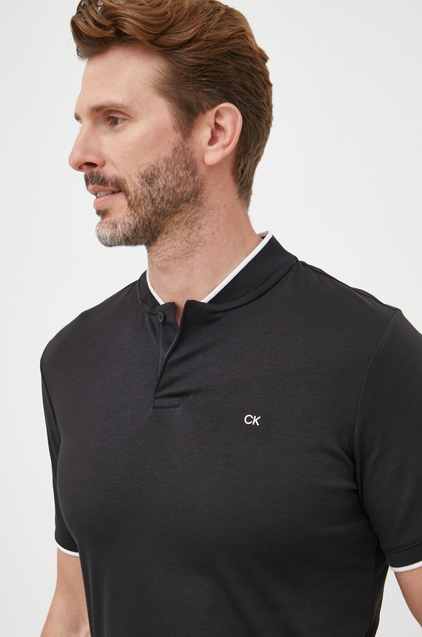 

Памучна тениска с яка Calvin Klein в черно с изчистен дизайн, Черен