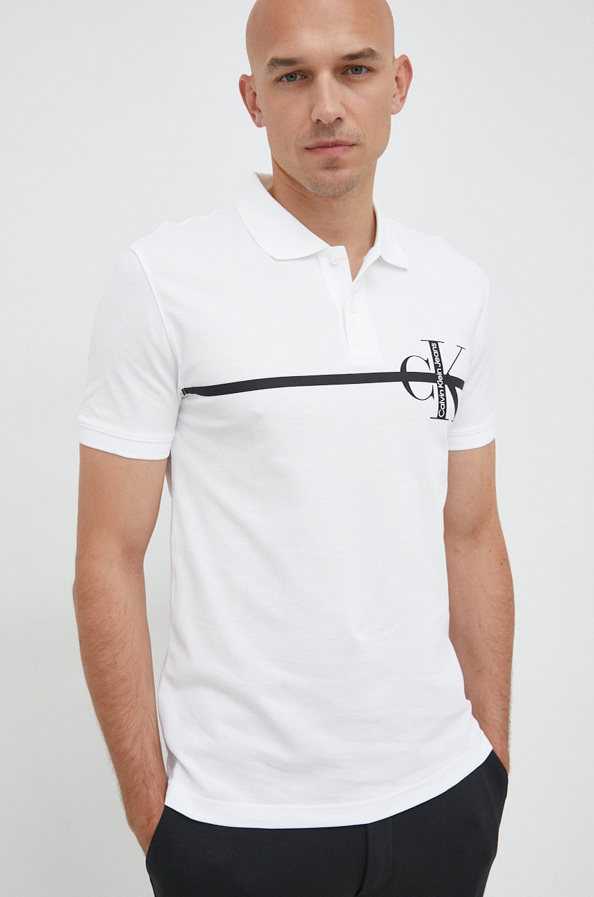 

Памучна тениска с яка Calvin Klein Jeans в бяло с принт, Бял