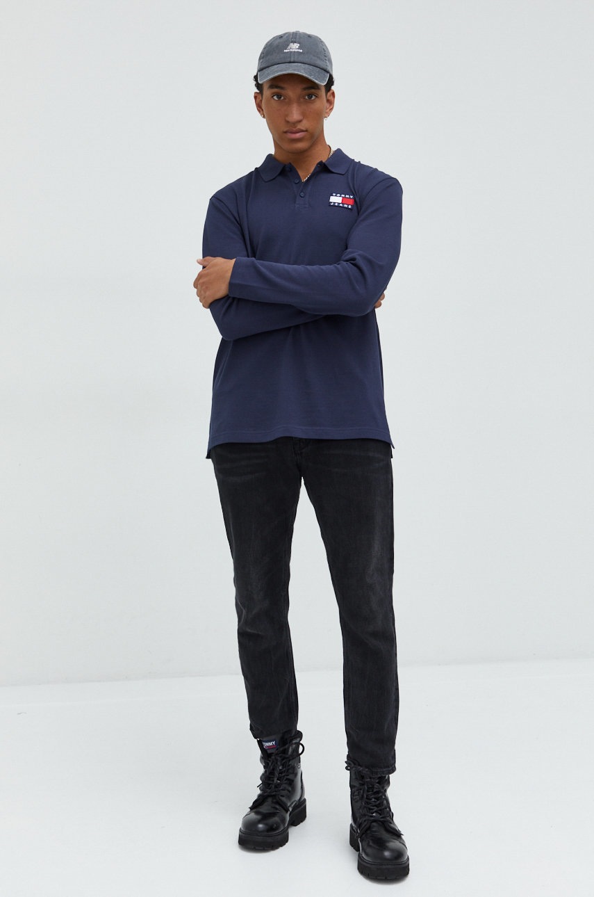 

Хлопковый лонгслив Tommy Jeans цвет синий с аппликацией