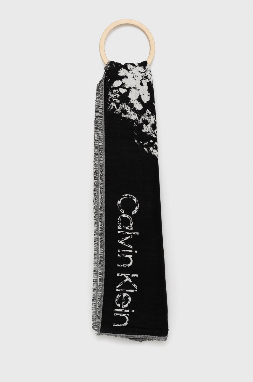 

Тънък шал Calvin Klein в черно с десен, Черен