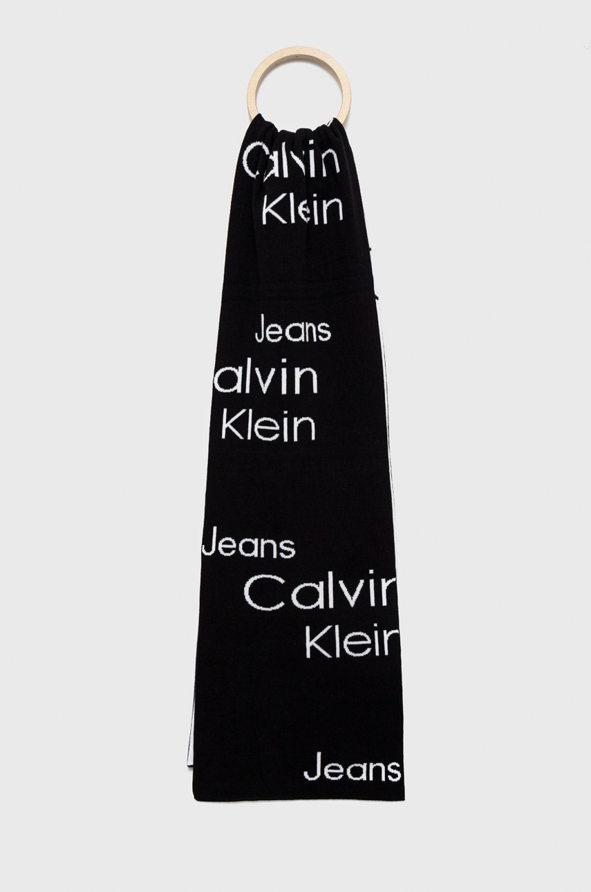 

Шал Calvin Klein Jeans дамски в черно с принт, Черен