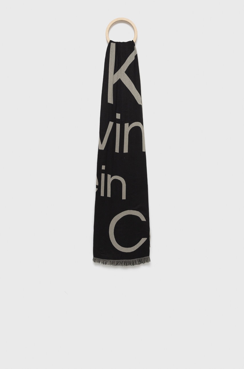 

Шал Calvin Klein Jeans дамски в сиво с десен, Сив