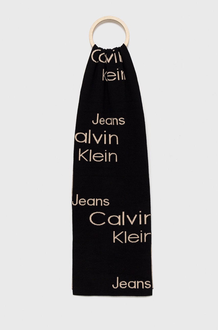 

Памучен шал Calvin Klein Jeans в черно с принт, Черен