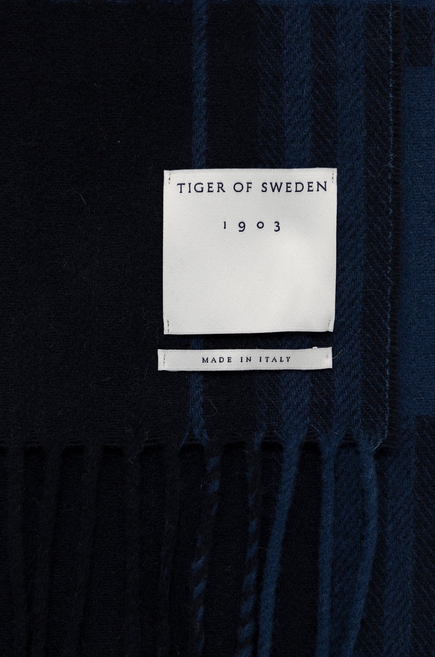 

Шерстяной шарф Tiger Of Sweden цвет синий узорный