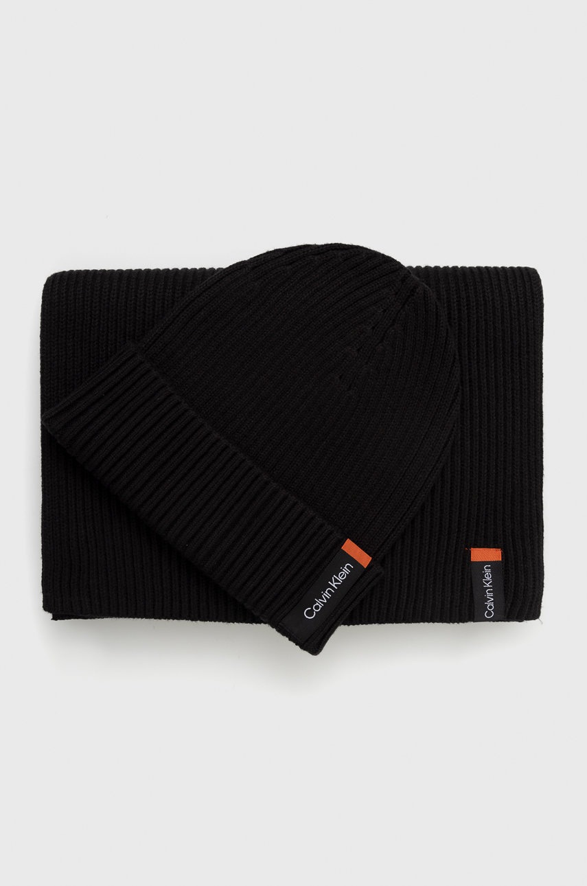

Шапка и шал с кашмир Calvin Klein в черно, Черен