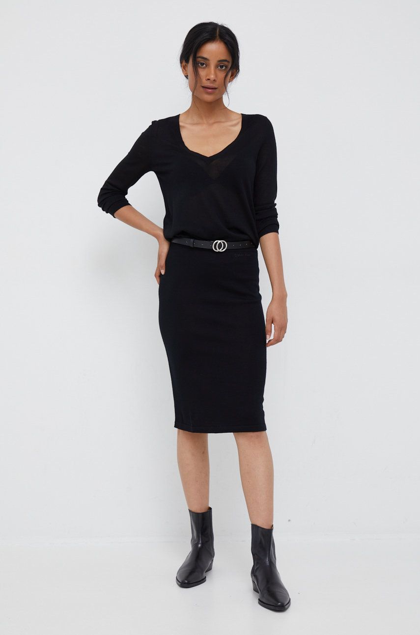Levně Vlněná sukně Calvin Klein černá barva, midi, pouzdrová