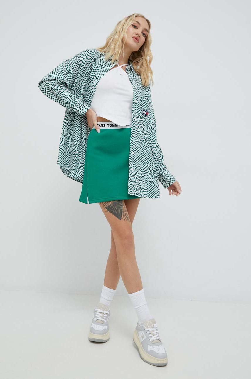

Спідниця Tommy Jeans колір зелений mini розкльошена
