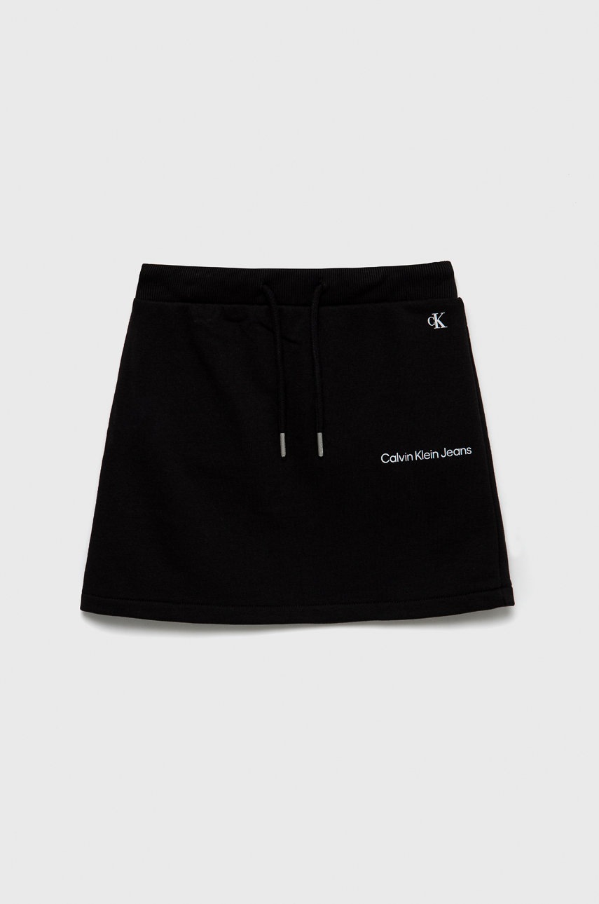 

Детска пола Calvin Klein Jeans в черно къс модел със стандартна кройка, Черен
