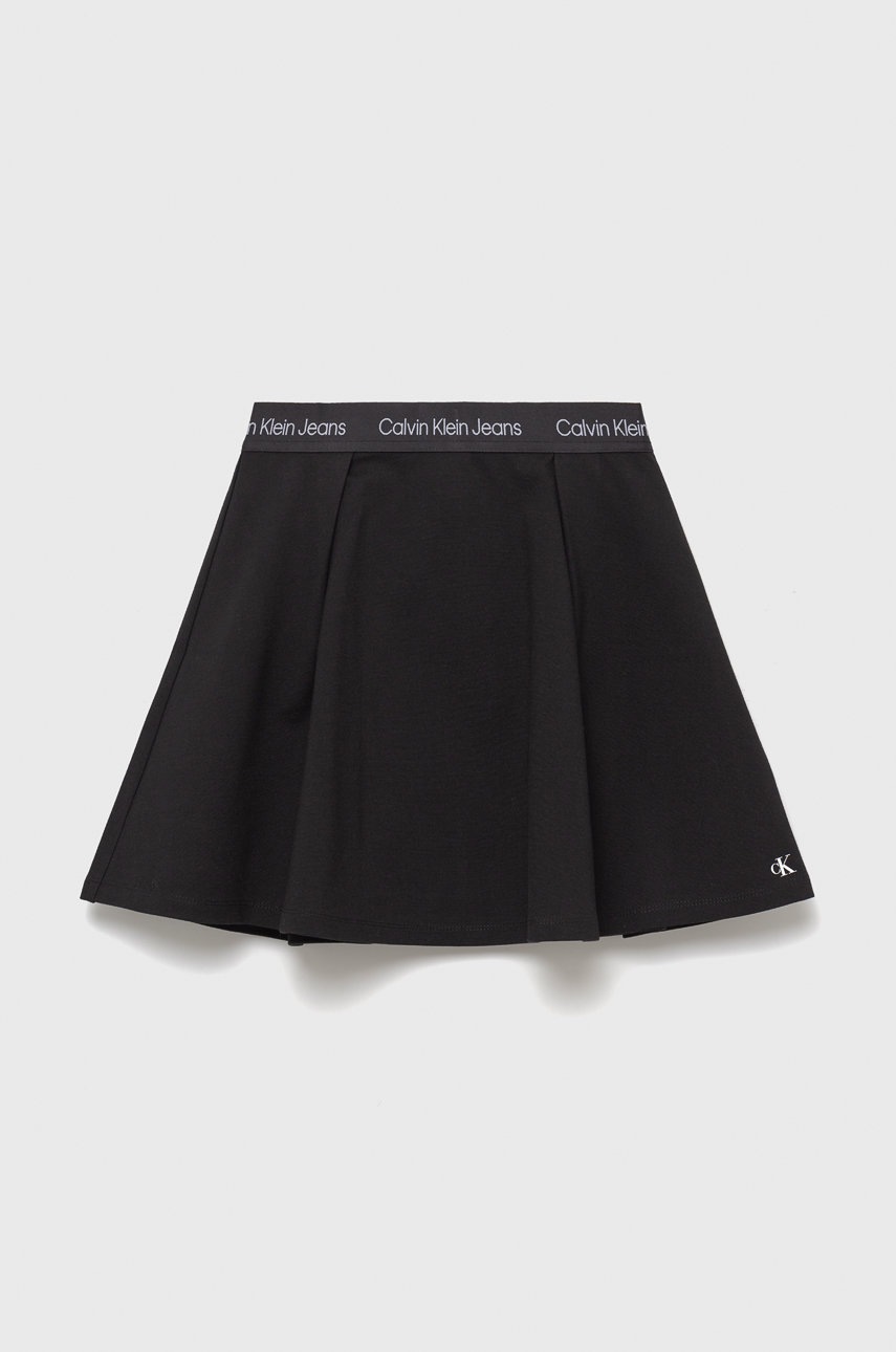 

Детска пола Calvin Klein Jeans в черно къс модел разкроен модел, Черен