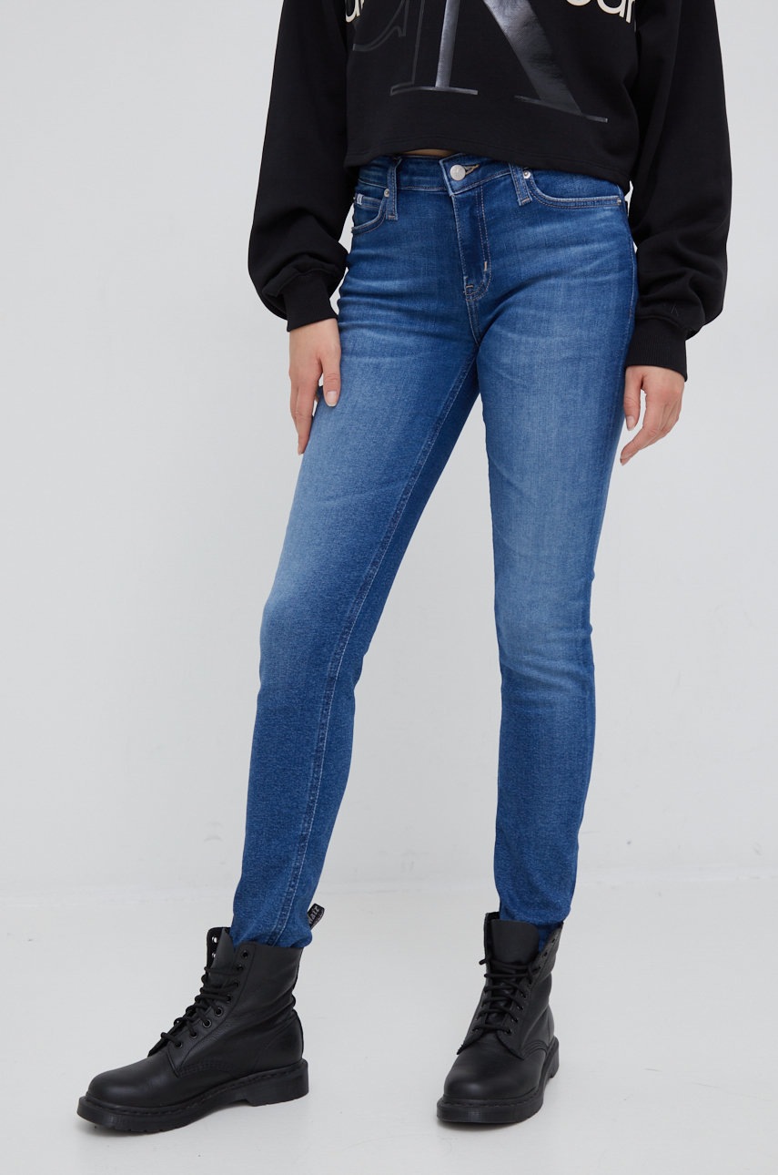 

Дънки Calvin Klein Jeans в със стандартна талия, Син