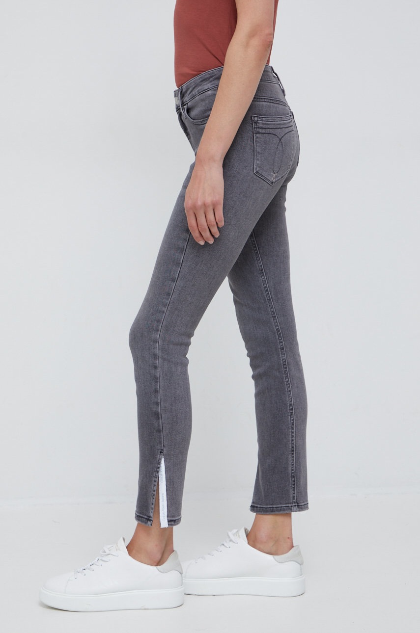 

Дънки Calvin Klein Jeans в със стандартна талия, Сив