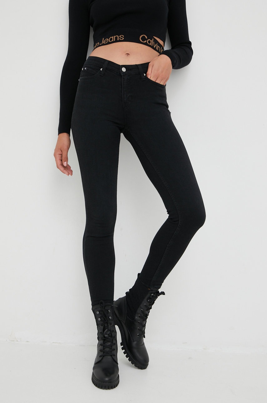 

Дънки Calvin Klein Jeans в със стандартна талия, Черен