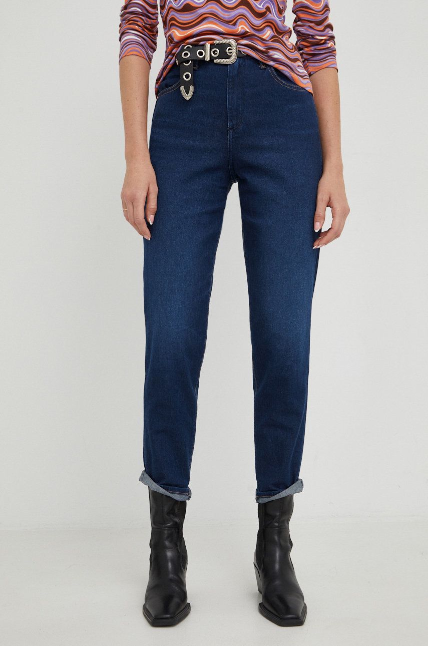 Wrangler jeansi Mom Medussa femei , high waist answear.ro imagine promotii 2022