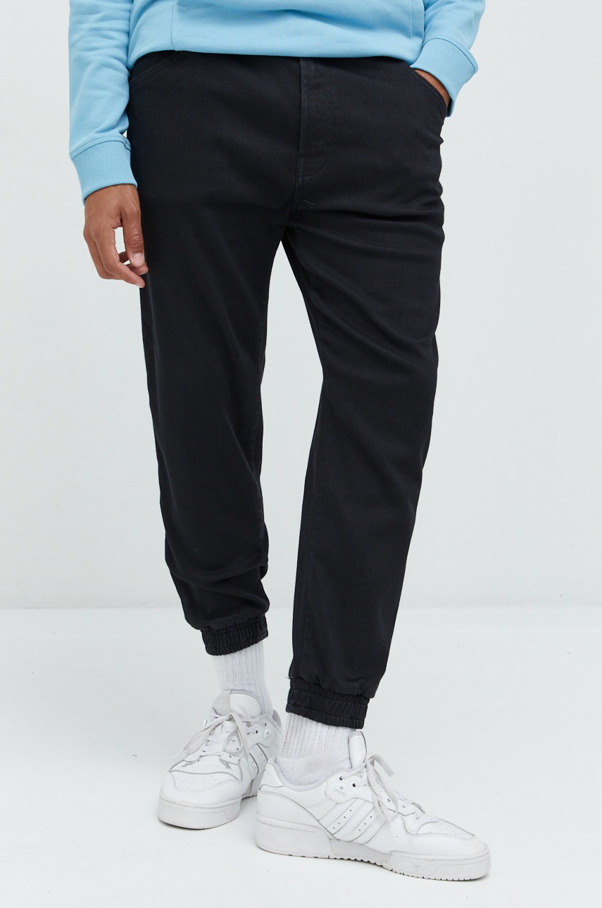 

Панталони HUGO в черно, Черен