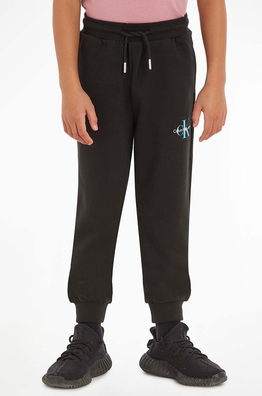

Calvin Klein Jeans в черно с апликация, Черен