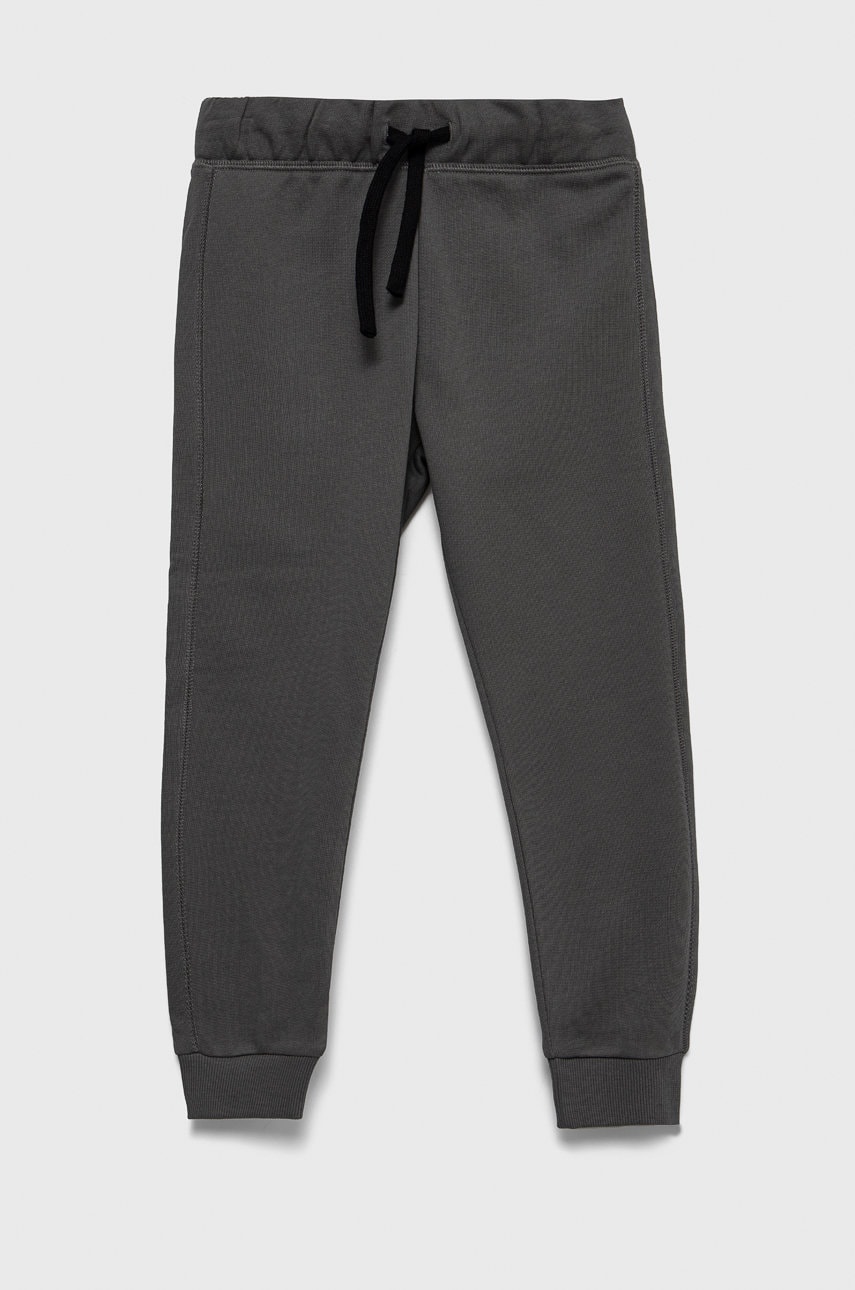United Colors Of Benetton pantaloni de trening din bumbac pentru copii culoarea gri, cu imprimeu