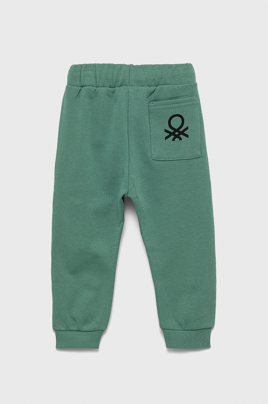 

Дитячі бавовняні штани United Colors of Benetton колір зелений однотонні