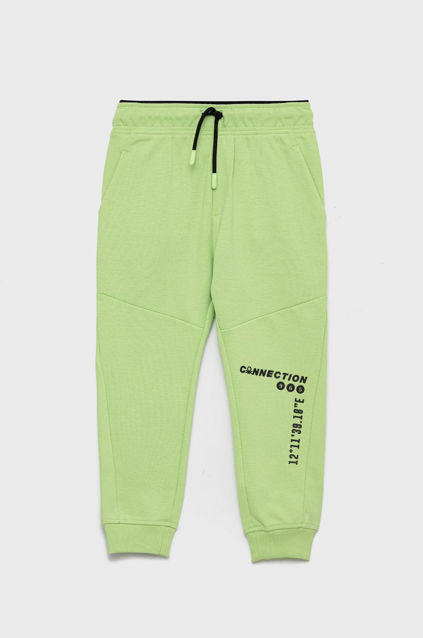 United Colors Of Benetton pantaloni de trening pentru copii culoarea verde, cu imprimeu