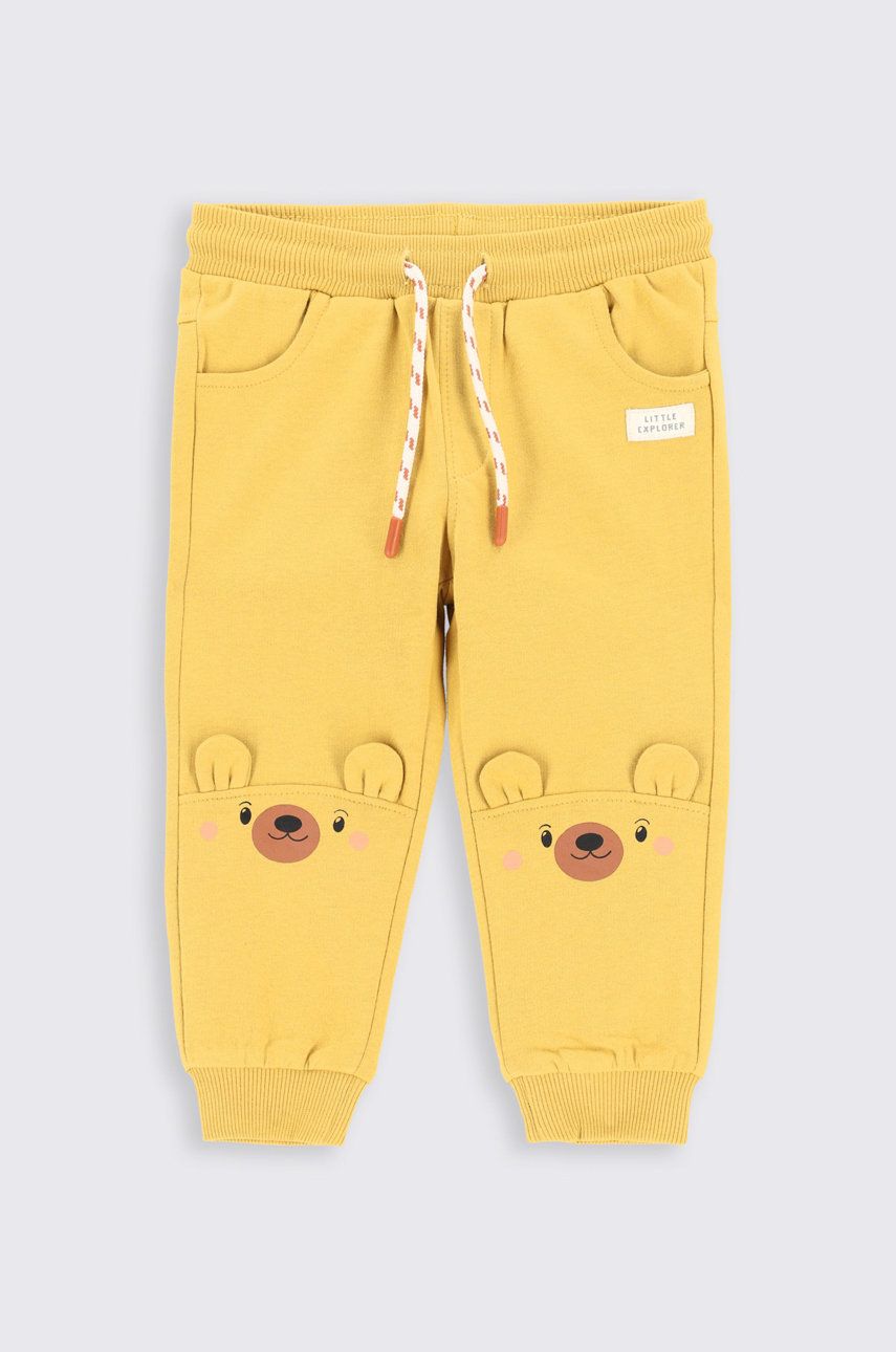 Coccodrillo pantaloni de trening pentru bebeluși culoarea galben, cu imprimeu
