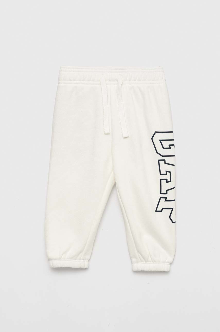 GAP pantaloni de trening pentru copii culoarea alb, cu imprimeu