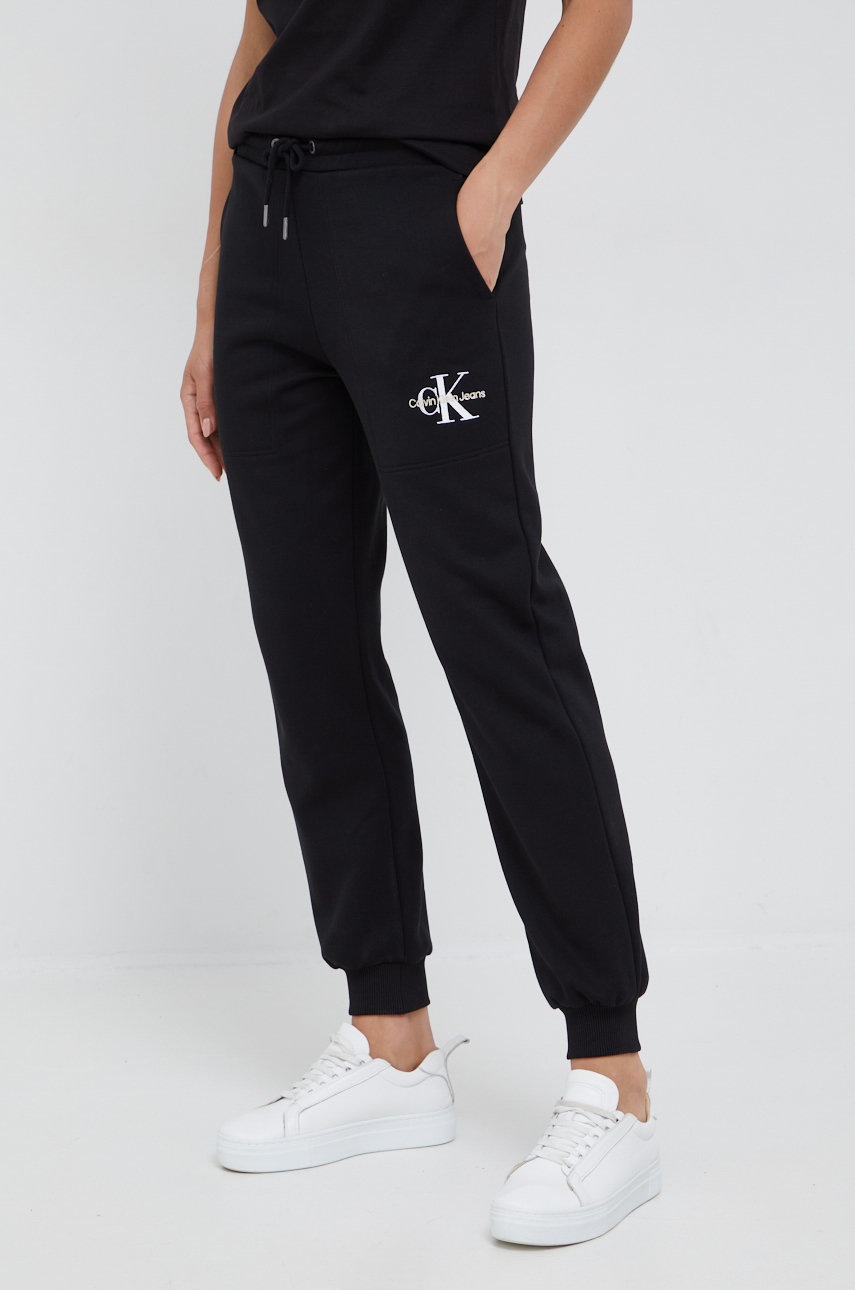 

Спортен панталон Calvin Klein Jeans в черно с изчистен дизайн, Черен