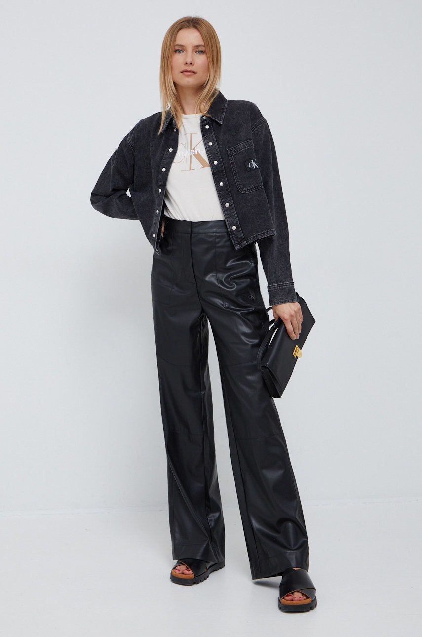 

Панталони Calvin Klein Jeans в черно със стандартна кройка, с висока талия, Черен