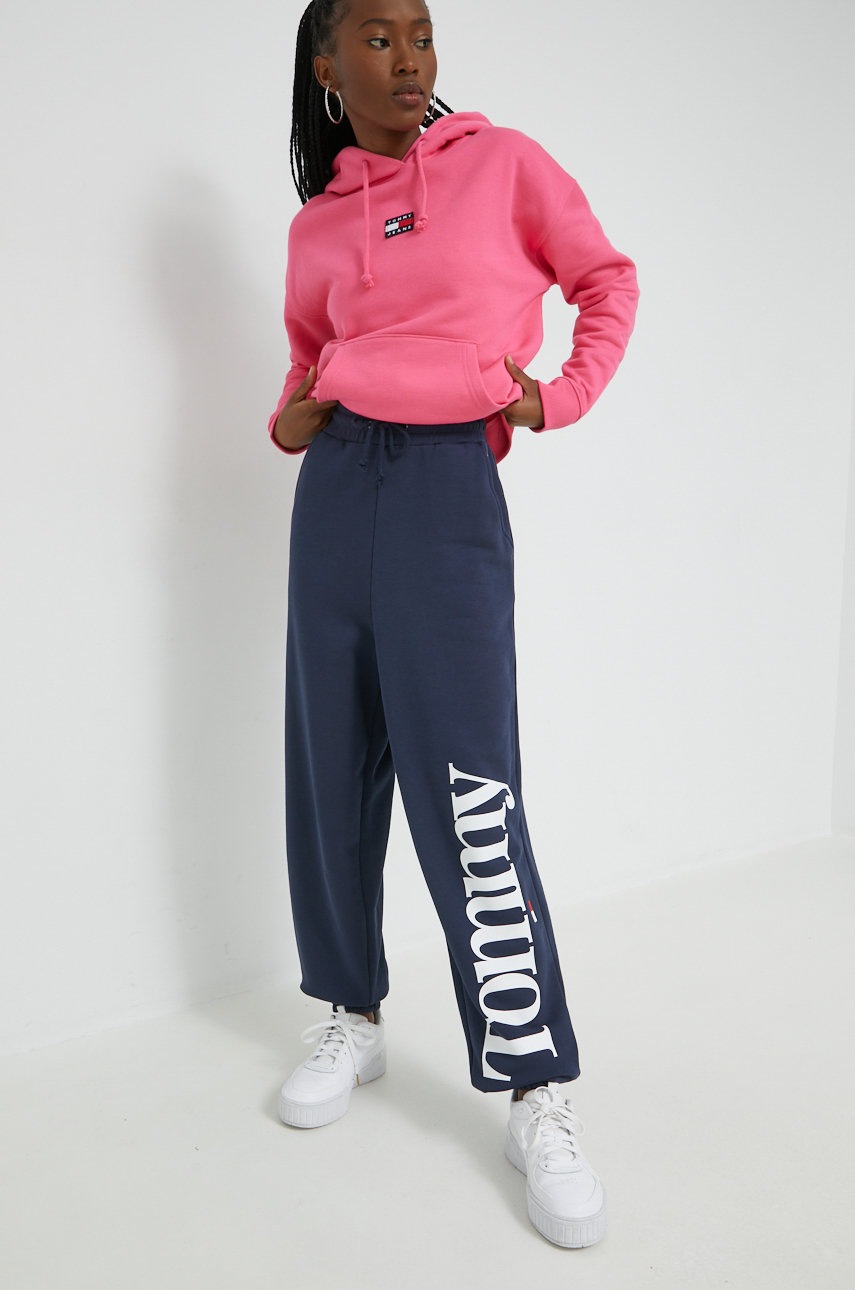 

Спортивные штаны Tommy Jeans женские цвет синий с принтом