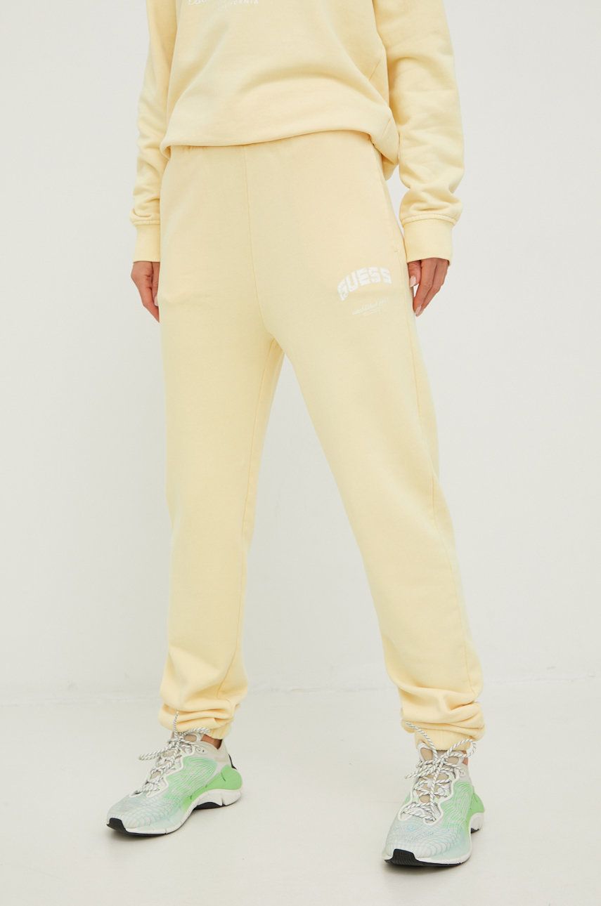 Guess spodnie dresowe bawełniane damskie kolor żółty z nadrukiem