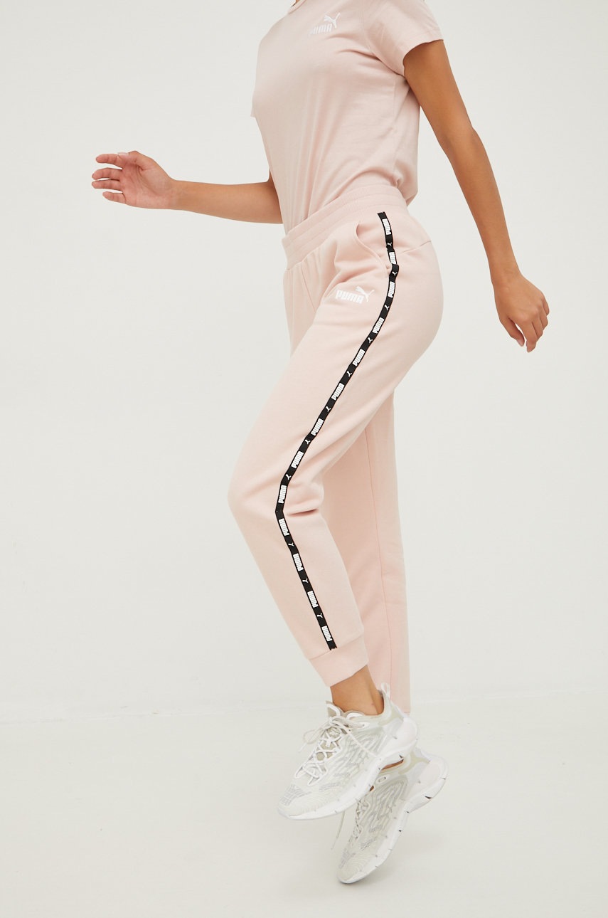 

Спортивные штаны Puma женские цвет розовый с аппликацией