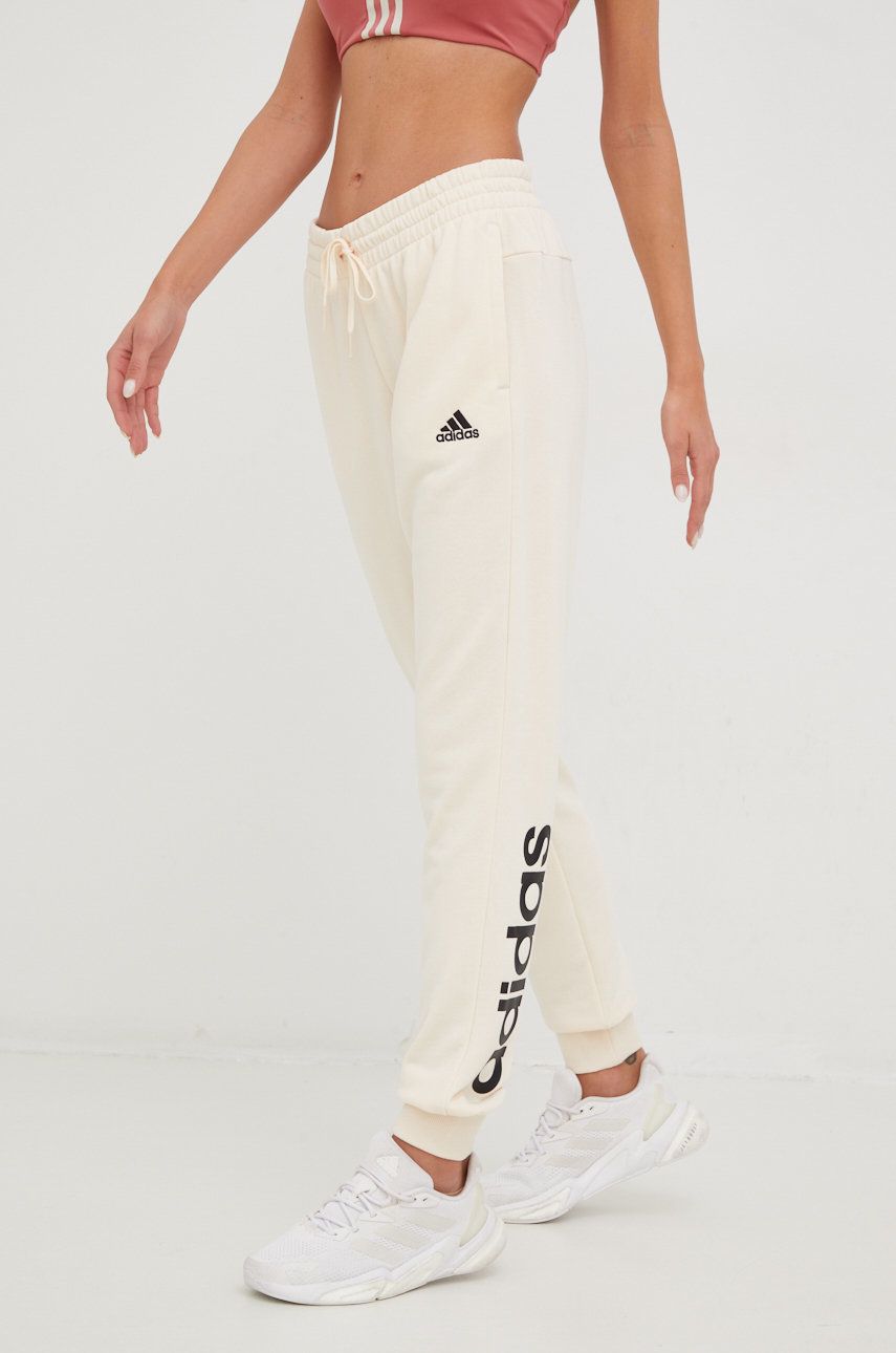Adidas spodnie dresowe damskie kolor beżowy z nadrukiem