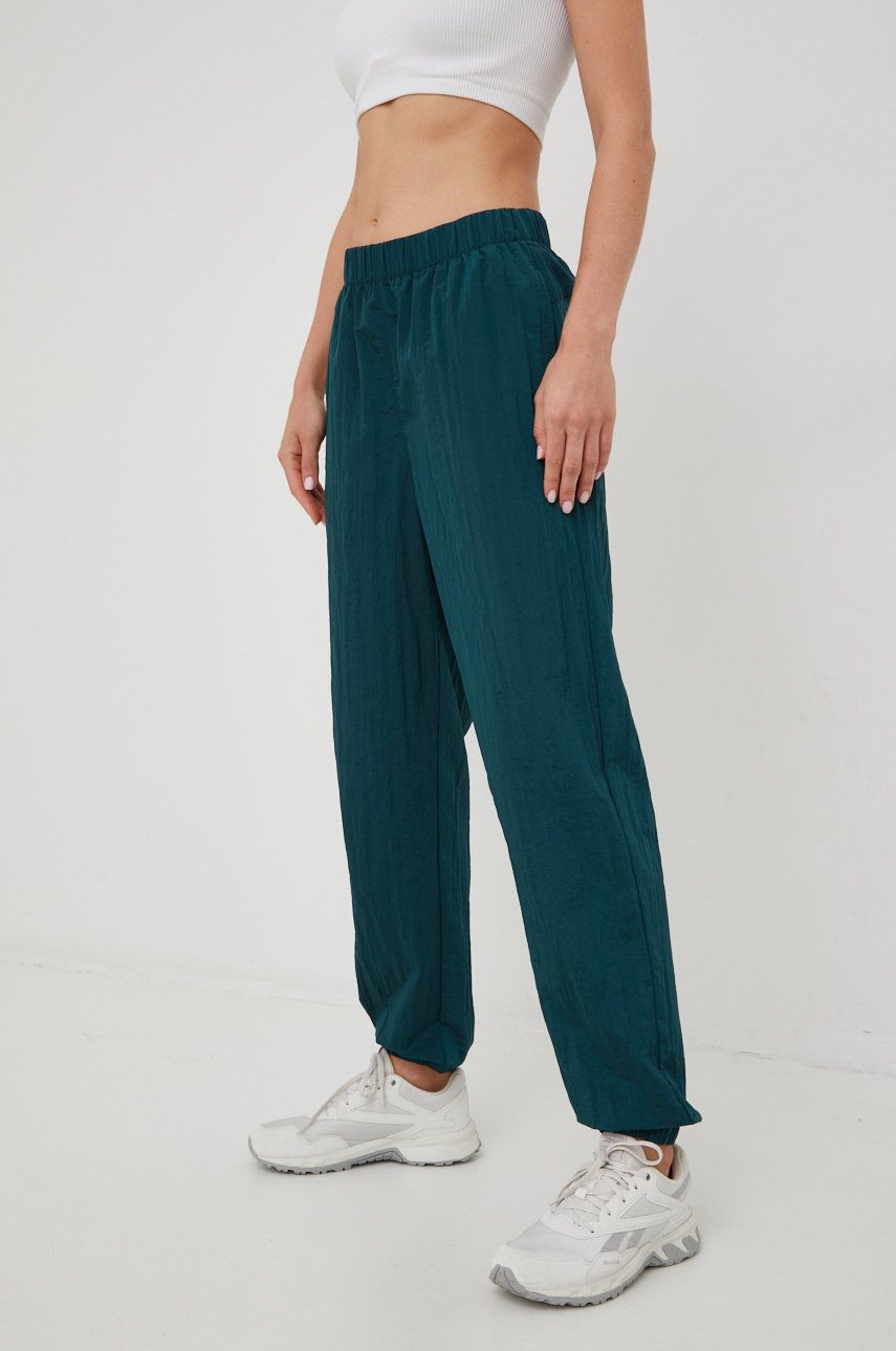 GAP pantaloni de trening femei, culoarea verde, neted Femei 2023-09-26