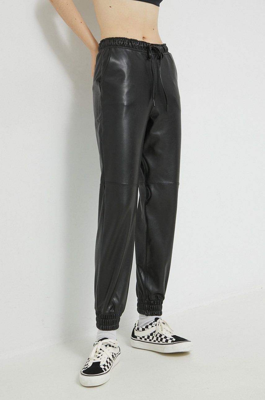 Kalhoty Abercrombie & Fitch dámské, černá barva, high waist - černá -  Hlavní materiál: 90% Pol