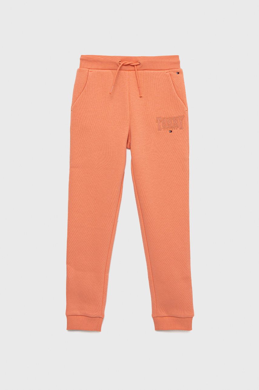 Tommy Hilfiger spodnie dresowe dziecięce kolor pomarańczowy z aplikacją