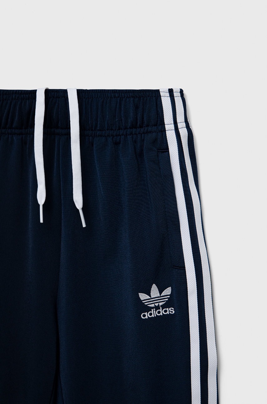 adidas Originals gyerek melegítőnadrág sötétkék, nyomott mintás termék 2. képe
