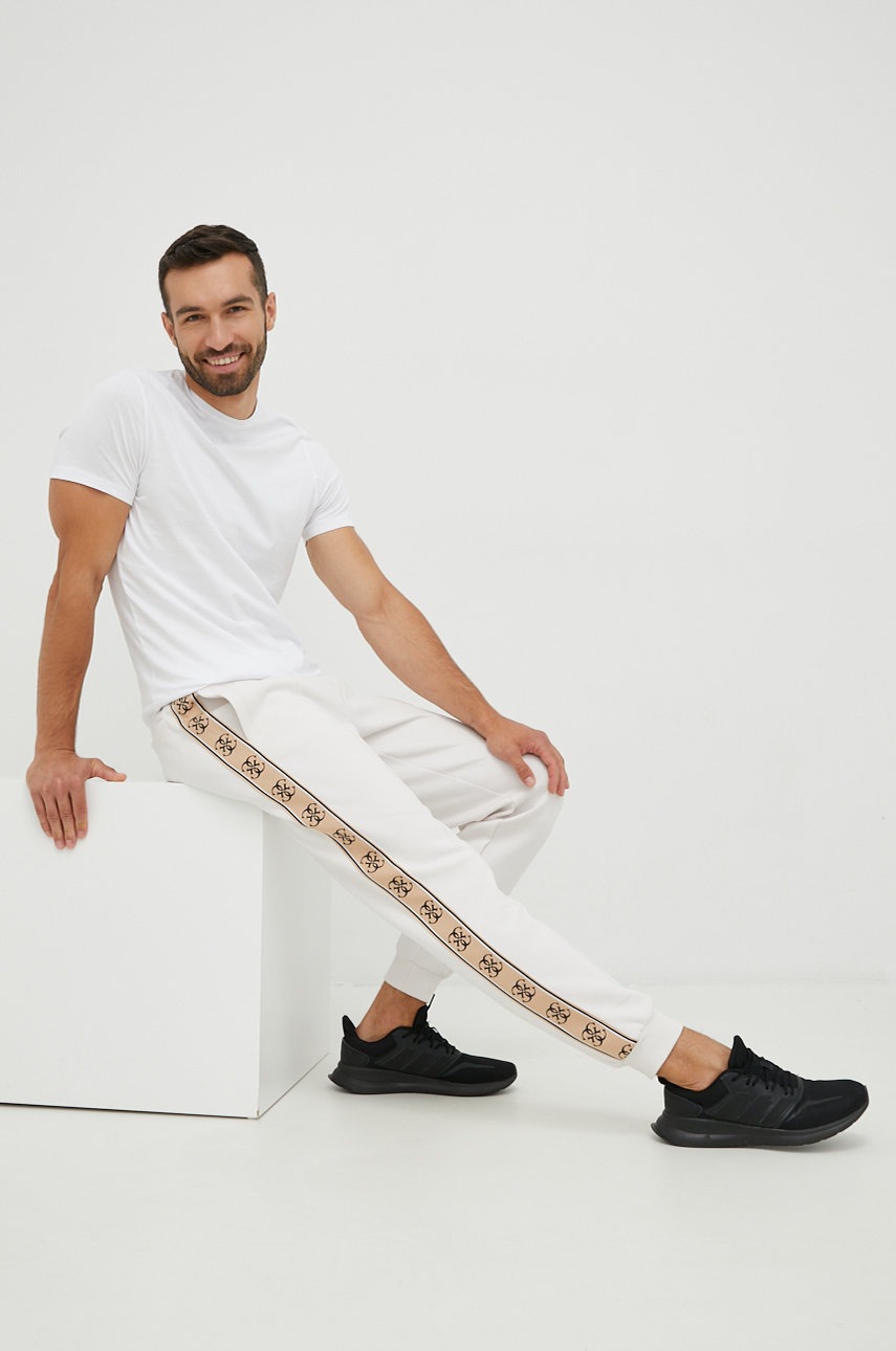 

Спортен панталон Guess в сиво с апликация, Сив