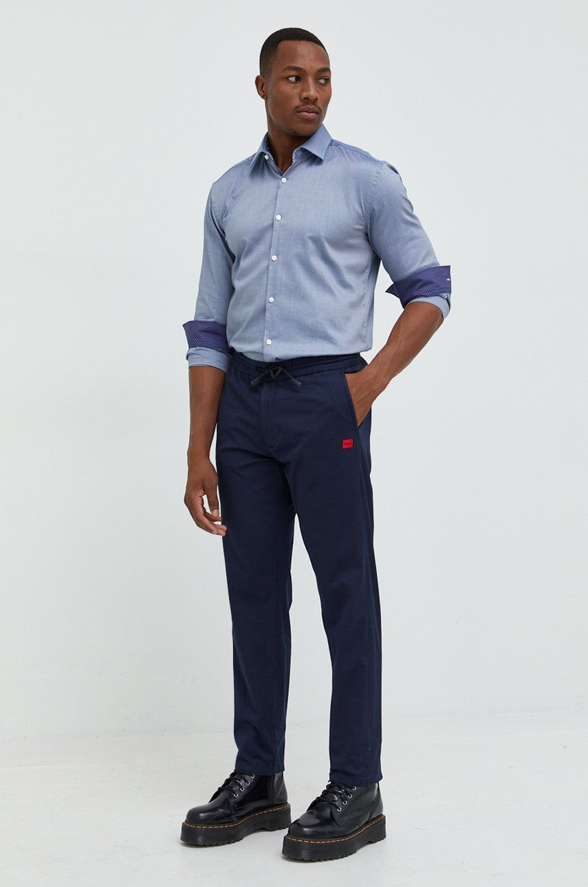 HUGO pantaloni barbati, culoarea albastru marin, drept albastru imagine noua