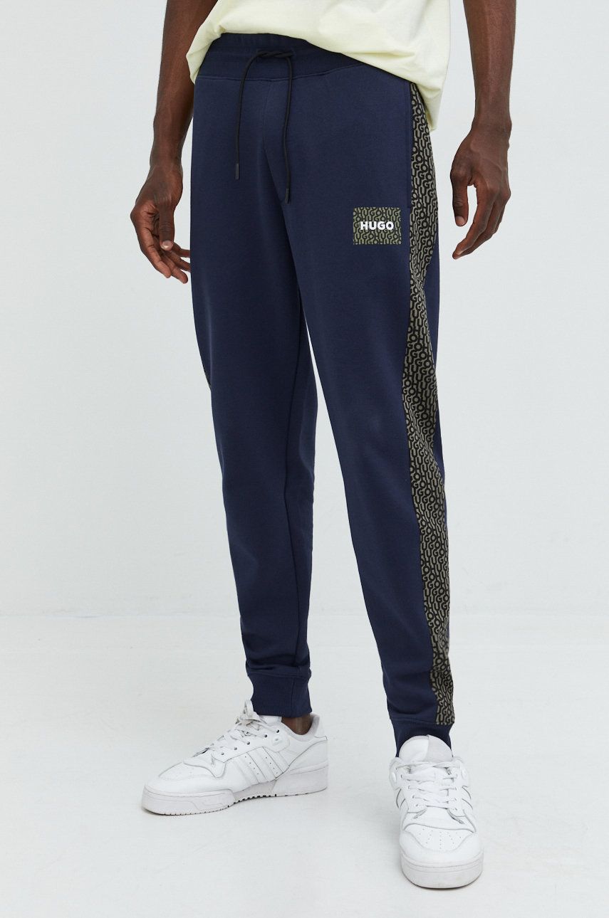 HUGO pantaloni de trening din bumbac barbati, culoarea albastru marin, cu imprimeu