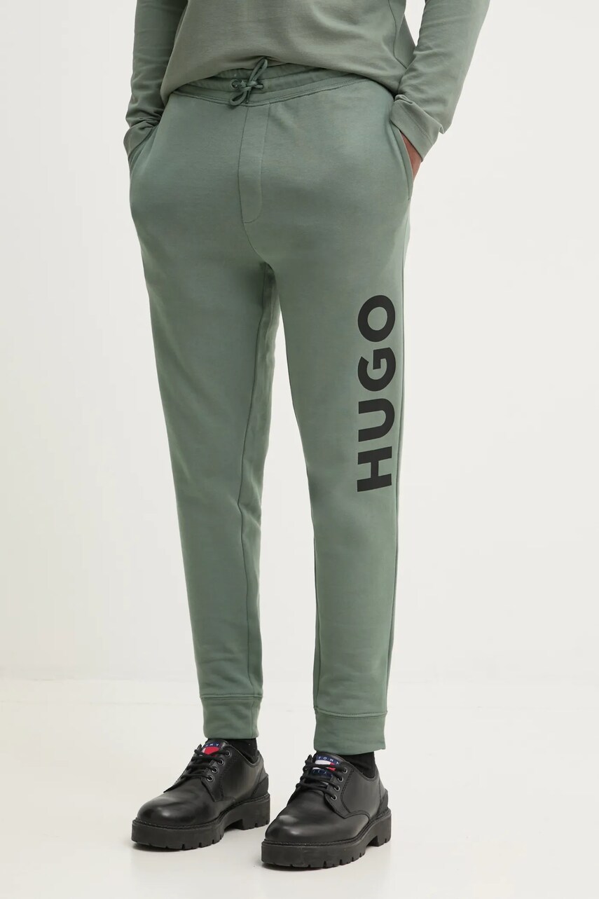 HUGO pantaloni de trening din bumbac culoarea verde, cu imprimeu