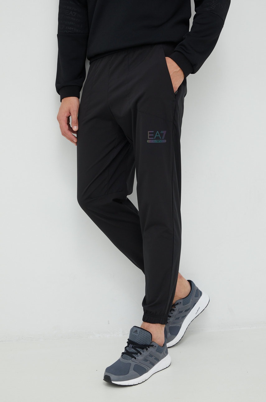 

Спортивные штаны EA7 Emporio Armani мужские цвет чёрный с принтом